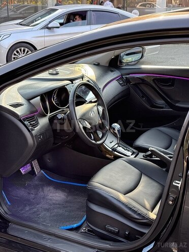 Hyundai Elantra-8