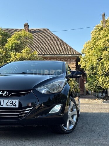 Hyundai Elantra-12
