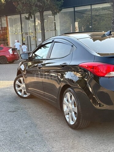 Hyundai Elantra-21