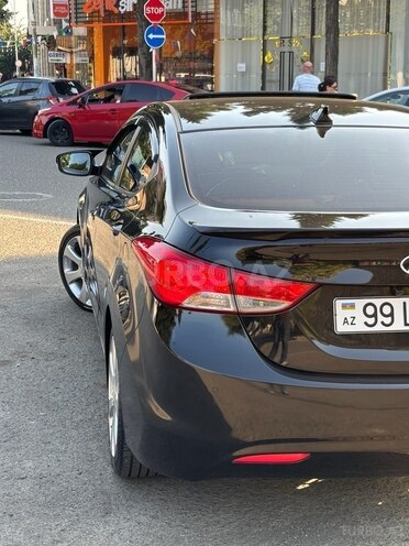 Hyundai Elantra-17