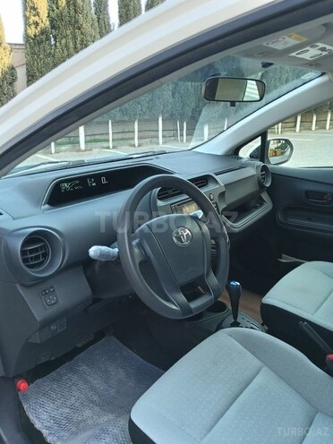 Toyota Aqua-9