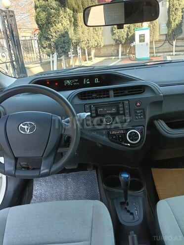 Toyota Aqua-2