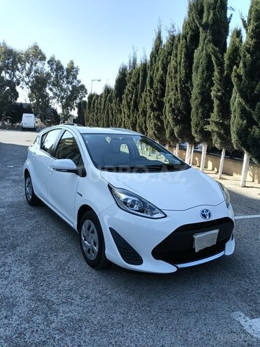 Toyota Aqua-13