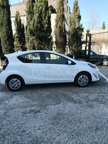 Toyota Aqua-12