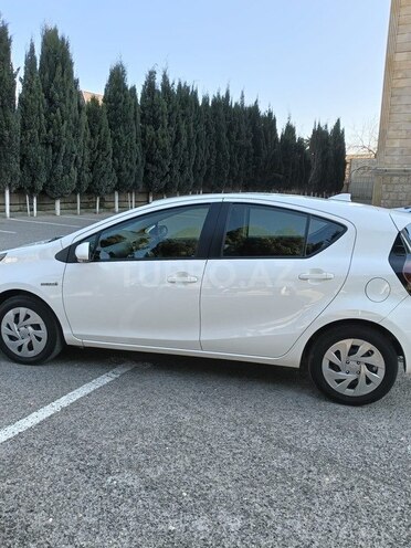 Toyota Aqua-10