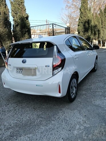 Toyota Aqua-7