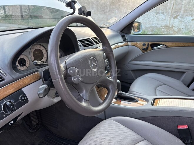 Mercedes E 350-13