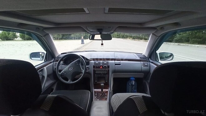 Mercedes E 240-11