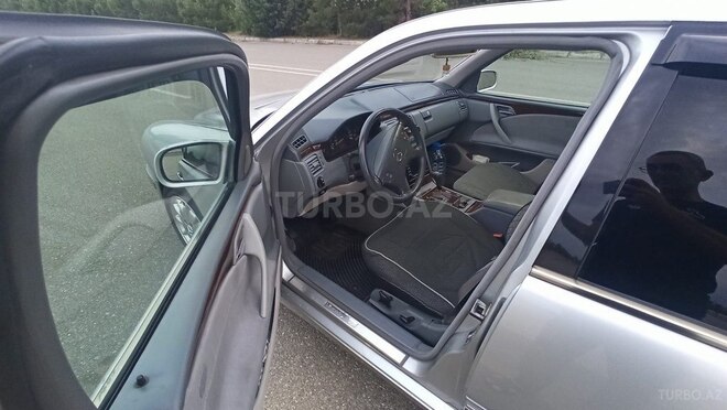 Mercedes E 240-7
