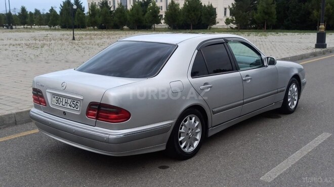 Mercedes E 240-3
