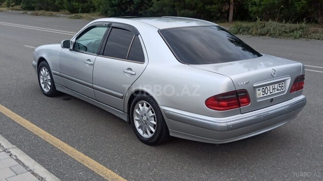 Mercedes E 240-2