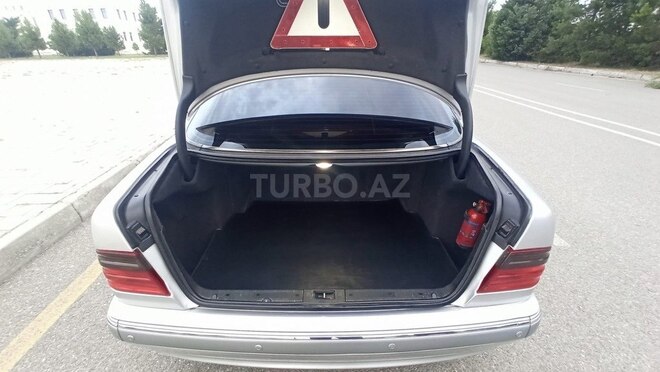 Mercedes E 240-8