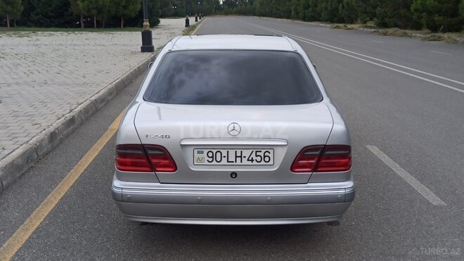 Mercedes E 240-10