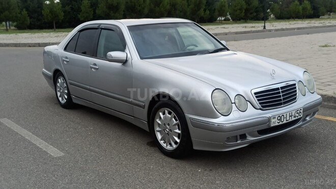 Mercedes E 240-4