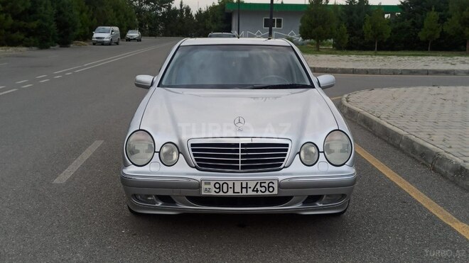 Mercedes E 240-1