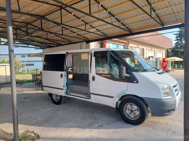 Ford Transit-6