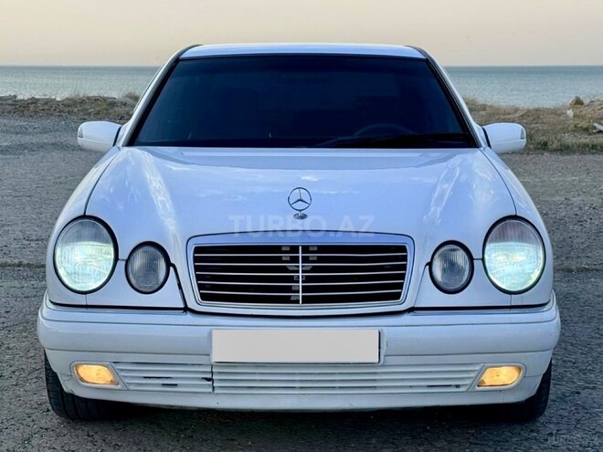 Mercedes E 280-1