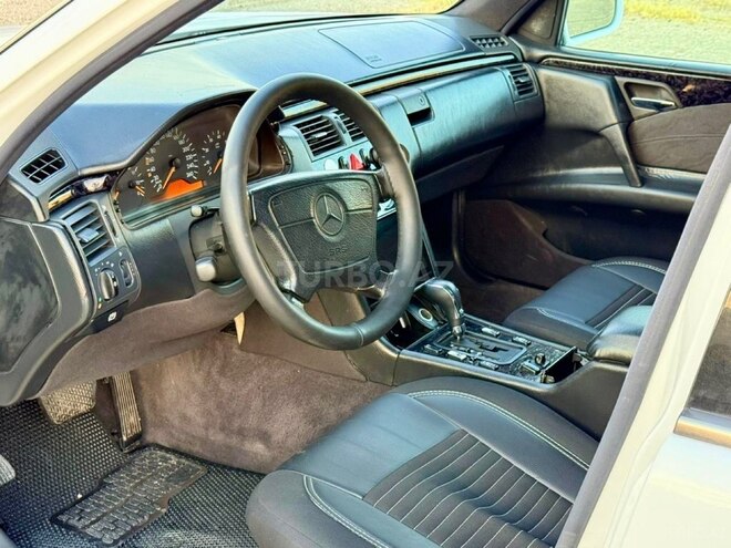 Mercedes E 280-8