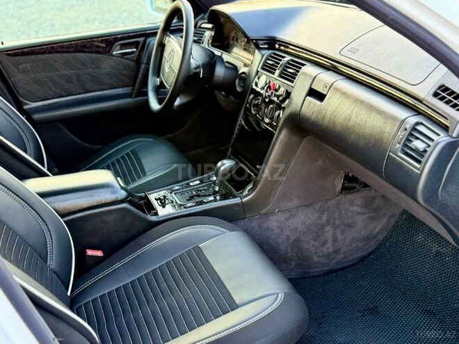 Mercedes E 280-13