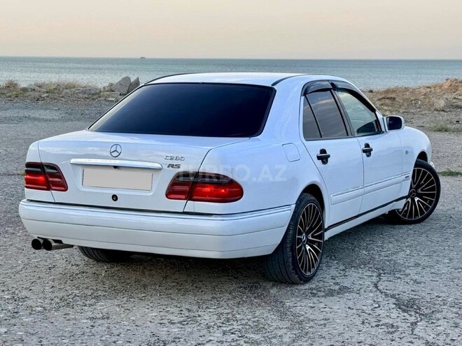 Mercedes E 280-7