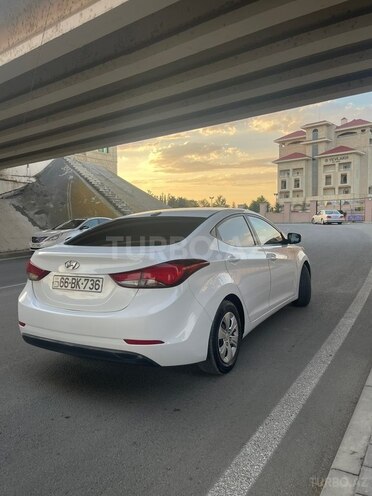 Hyundai Elantra-4