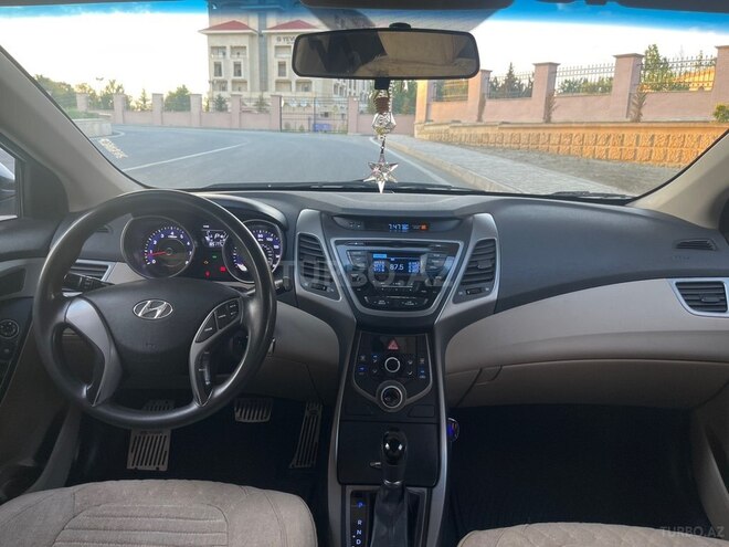 Hyundai Elantra-5