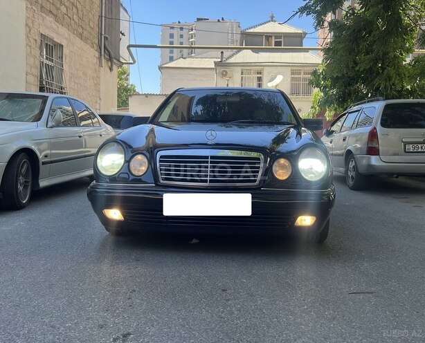Mercedes E 240-2