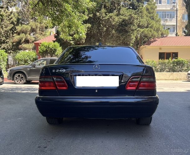Mercedes E 240-4