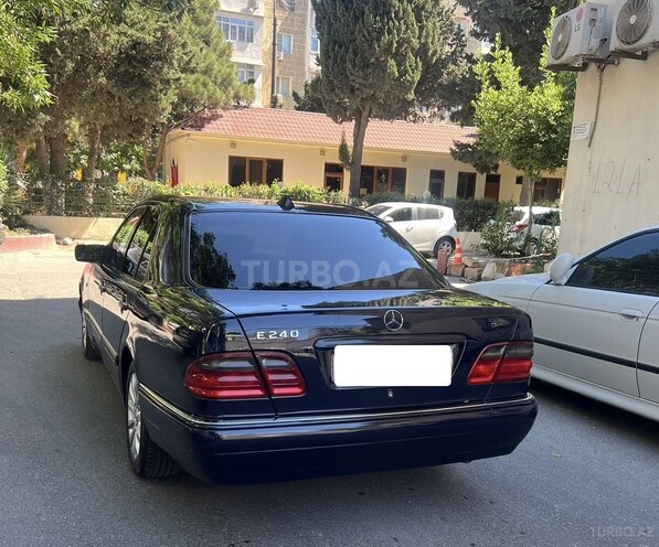 Mercedes E 240-6