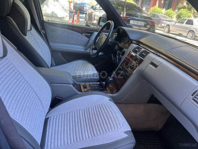 Mercedes E 240-9