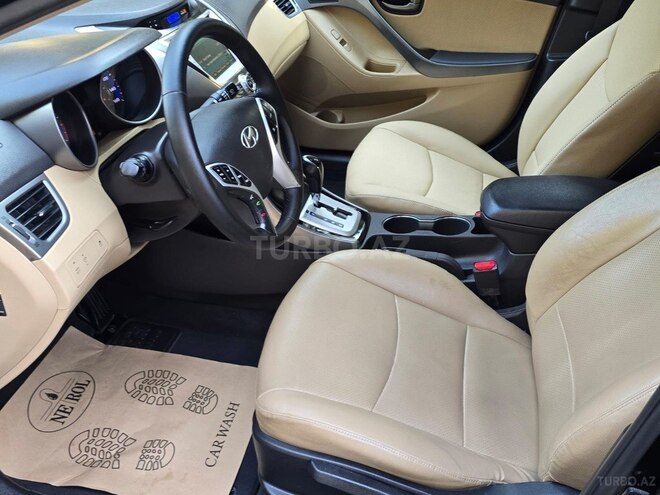 Hyundai Elantra-10