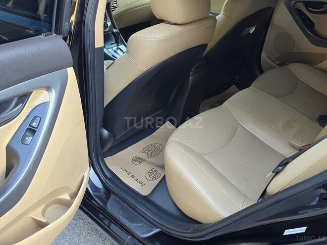 Hyundai Elantra-9
