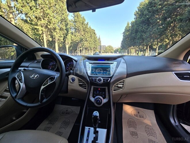 Hyundai Elantra-3