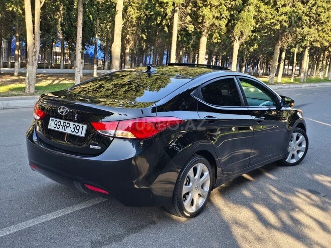 Hyundai Elantra-8