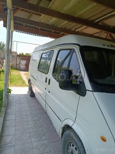 Ford Transit-3