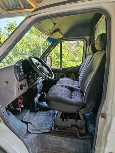 Ford Transit-5