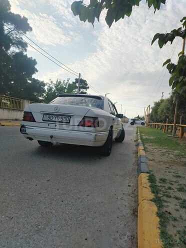 Mercedes 200 D-5