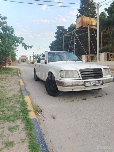 Mercedes 200 D-2
