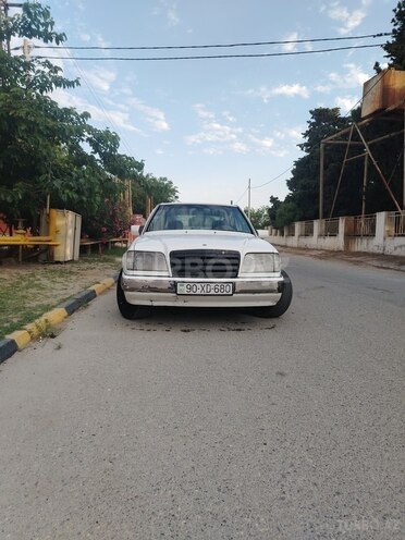 Mercedes 200 D-1