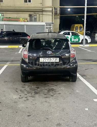Toyota Prius C-3