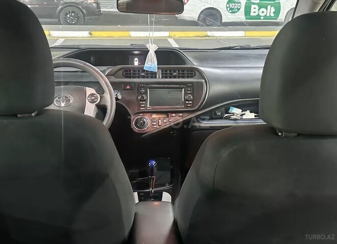 Toyota Prius C-2