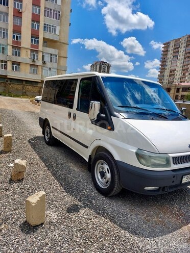 Ford Transit-4