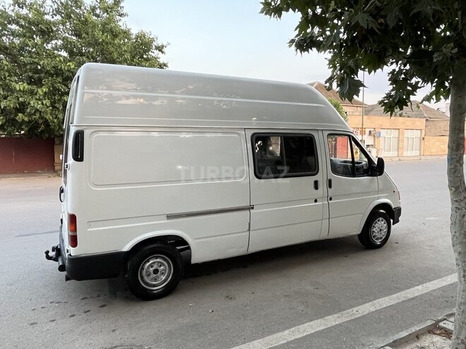 Ford Transit-5