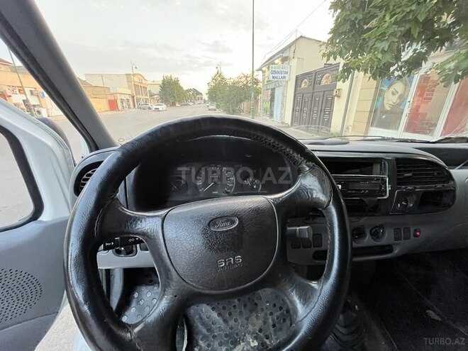 Ford Transit-3