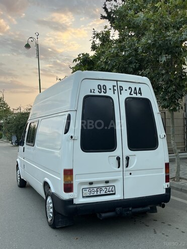 Ford Transit-8