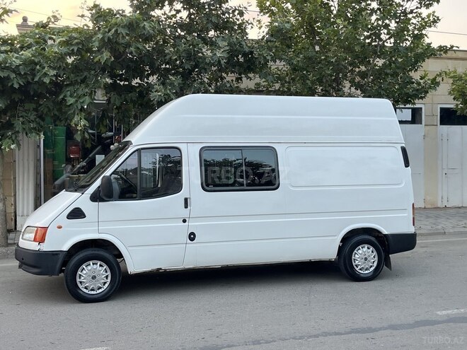 Ford Transit-4