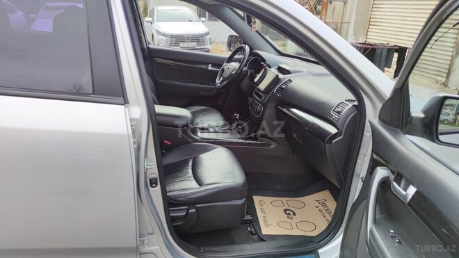 Kia Sorento-12