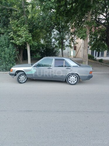 Mercedes 190-4