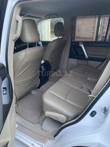 Toyota Land Cruiser Prado-5