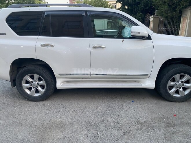 Toyota Land Cruiser Prado-4